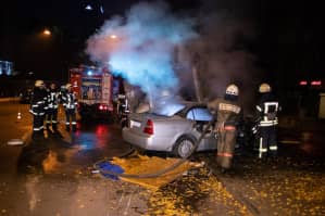 У Києві дівчина на чужій Chery тікала від поліції, влетіла у вантажівку і спровокувала пожежу