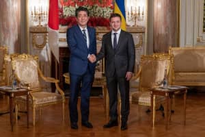 Зеленский в Японии встретился с премьером страны – о чем говорили