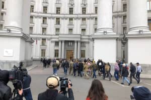 Представники полку "Азов" прийшли до МЗС – причина акції