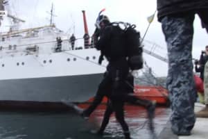 Вчаться ходити по дну: в Одесі стартувала заново створена школа водолазів ВМС