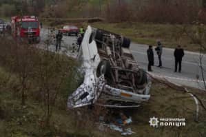 На Хмельниччині перекинувся рейсовий автобус: 13 осіб у лікарні