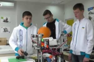 Робот "Петрович" привел команду украинских школьников в ТОП-10 лучших робототехников мира – сюжет 
