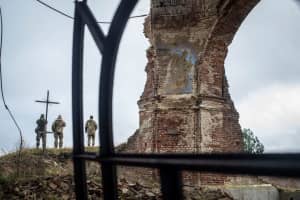 Військові показали руїни церкви, яка в часи СРСР була мішенню для танкістів