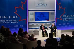 Міжнародне співтовариство має зміцнювати солідарність з Україною, яка стримує агресію Кремля - Порошенко
