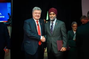 Порошенко зустрівся з міністром оборони Канади – про що говорили 