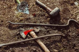 З лопатами та ломами: у Москві двірники  влаштували масову бійку після футбольного матчу