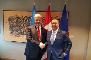 Обговорили військову співпрацю: Порошенко зустрівся в Канаді з прем'єр-міністром провінції Альберта