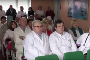 Неоплачувані відпустки та підготовка до звільнення: як розв'язуватимуть проблему медиків на Черкащині