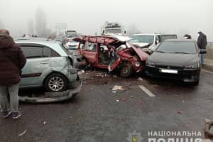 Масштабна аварія за участі 11 автомобілів сталася біля Одеси – є потерпілі