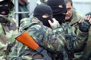 Озброєні люди захопили журналіста і оператора телеканалу ATR