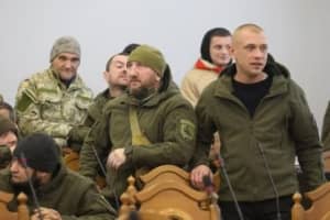 Выбили дверь и сорвали работу сессии: во Львовский горсовет ворвалась группа мужчин