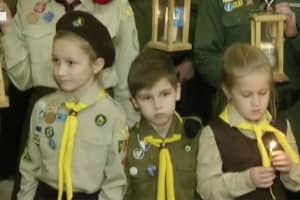 Від лампадки до лампадки: Вифлеємський вогонь миру привезли до Михайлівського собору – включення