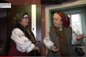 Натхненна костюмами Заньковецької 70-річна майстриня створила свою колекцію одягу – сюжет 
