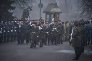 Зеленський ушанував пам'ять Героїв Крут – відео