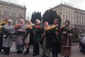 Прояв дружності та відкритості: на Хрещатику влаштували акцію до Всесвітнього дня хіджабу 