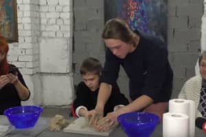 "Ліплення на дотик": мистецький проект для людей з вадами зору в Харкові