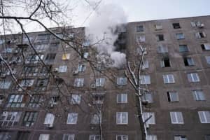 В девятиэтажном общежитии Днепра произошел пожар – пришлось эвакуировать 40 человек
