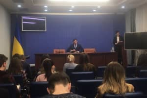 Гончарук розповів, коли запровадять електронну акцизну марку на алкоголь