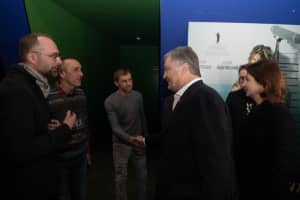 "Країна перемагає, коли починає сміятися над ворогом": Порошенко поділився враженнями від "Наших котиків"