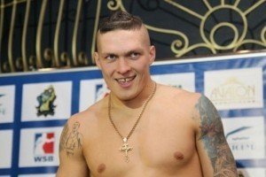 Боксер Усик залишається жити в Сімферополі і не змінюватиме громадянство
