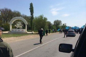 Кримські татари прорвали кордон ОМОНу