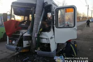 У Коростені автобус в'їхав у стовп – є загиблий і травмовані