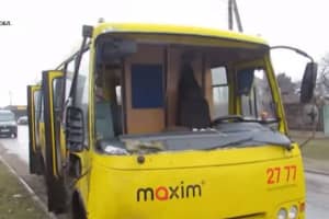 У Маріуполі маршрутка в’їхала в зупинку з людьми: є потерпілі