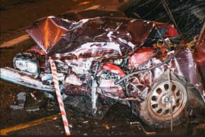 В столице BMW столкнулся с Nissan и влетел в остановку с людьми: есть пострадавшие