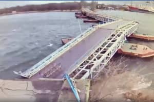 У Миколаєві через сильні пориви вітру впав міст – подробиці