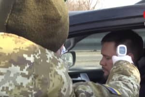 Предотвращение коронавируса в Украине: на границе с оккупированным Крымом всем меряют температуру