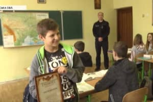 Ризикнув життям заради собаки: на Львівщині хлопець заліз у каналізацію для порятунку чотирилапого