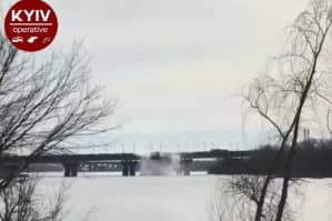 На столичному мосту Патона прорвало теплотрасу: без опалення і води 200 будинків