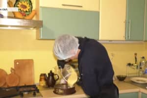 В родині давно за шеф-кухаря: як хлопець на Харківщині пече кекси, щоб допомогти сім'ї