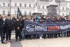 В столице – две противоположные акции: за права женщин и традиционные семейные ценности