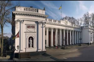 В Одесі кілька десятків активістів зібралися під стінами будівлі міської ради