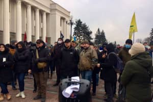Под ВР собралось более ста человек – чего требуют