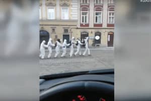 Пікантні жарти Зеленського та наполегливі поради Кличка: як українці залишаються на позитиві під час карантину