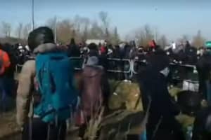 Українці масово повертаються до країни перед закриттям кордонів: прориваються без масок та дистанції – відео