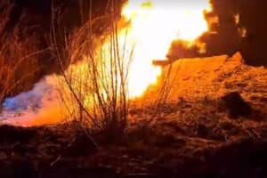Возле львовского аэропорта из-за поджога сухой травы загорелся газопровод – видео