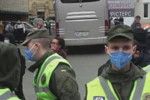 Одного з пасажирів рейсу Доха – Київ госпіталізували з температурою – що відомо