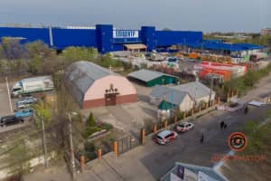 Біля церкви в Дніпрі, де проігнорували у Вербну неділю карантин, перерили один із входів