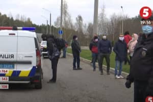 Протест на границе: украинцы, которые возвращаются из Европы через "Ягодин", отказываются от обсервации