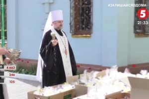 Щоб не виходили з дому на свято: партійці "ЄС" у Черкасах розвезуть великодні подарунки по домівках