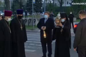 Благодатний вогонь з Єрусалима привезли до України представники УПЦ МП 