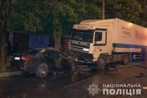 Смертельная авария в Кременчуге: грузовик смял легковушку, выскочившую на встречную