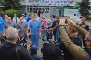 В Киеве на акцию протеста вышли врачи скорой помощи – что говорят