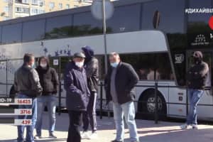 "Не дают заработать даже на существование": в Тернополе перевозчики пикетировали ОГА