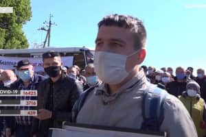 "Не умрем от вируса, так умрем от голода": перевозчики вышли на акции протеста по всей Украине