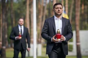 Владимир Зеленский почтил память жертв политических репрессий