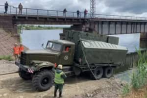 Вместо обвалившегося моста: в Днепропетровской области с утра строят понтонную переправу 